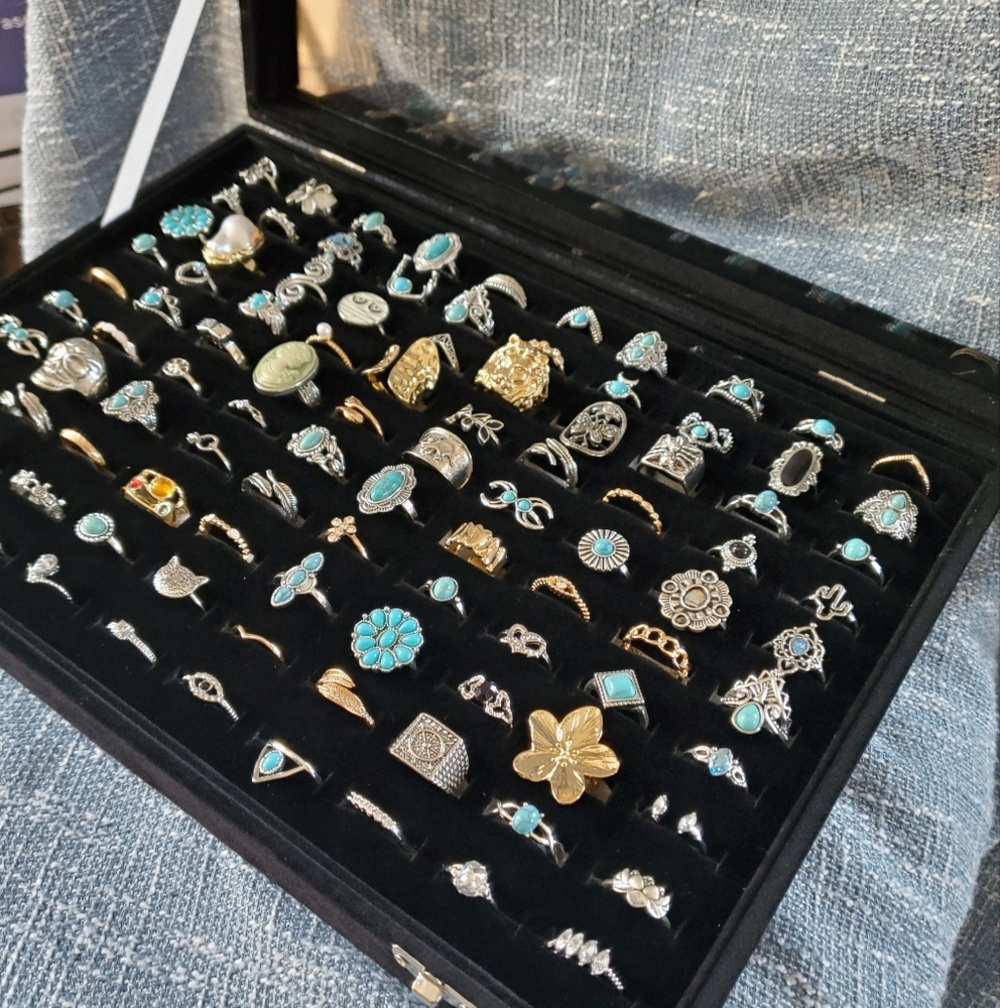 100 pcs Boho Style Ring Set With Case - Picture 3 of 11